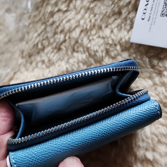 NWT Crossgrain Leather Small Pacific Blue Trifold Wallet 🩵🎁 - Picture 10 of 16